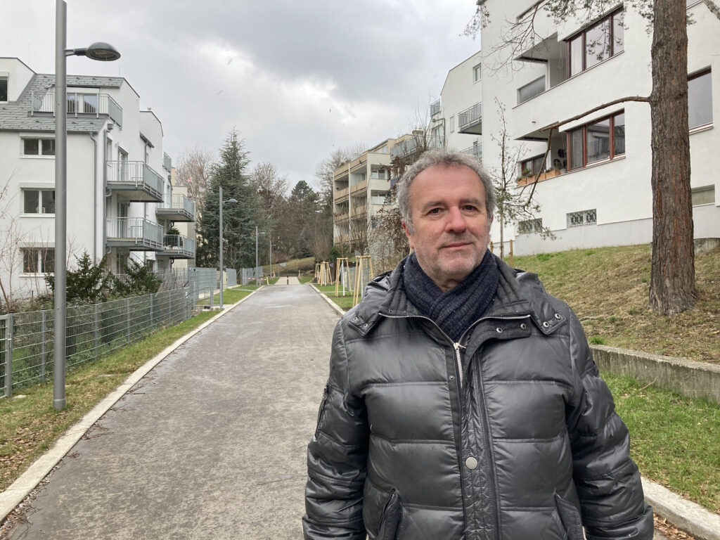 Robert Zöchling bei der neuen Karlweisgasse