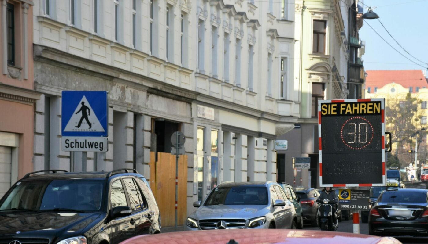 Tempo 30 Messgerät in der Gentzgasse