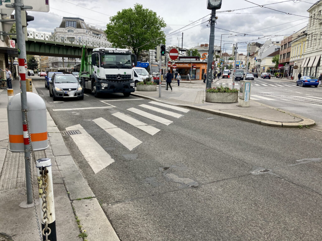 Zebrastreifen beim "Tchibo"