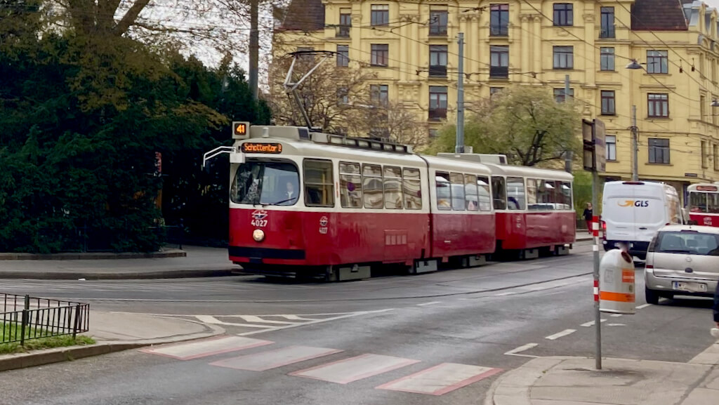 Straßenbahn Intervalle Aumannplatz