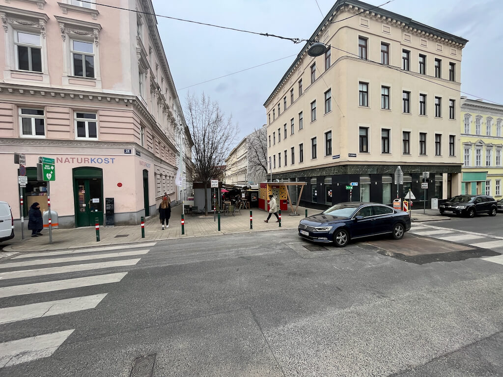 Kutschkermarkt Kreuzung Frage