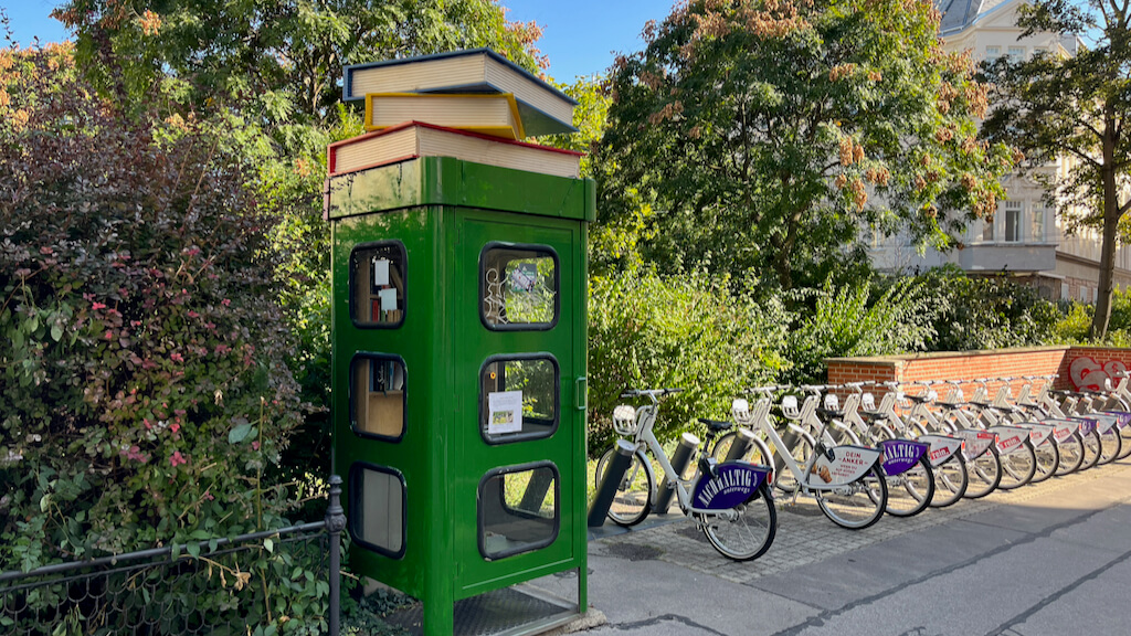 Bücherschränke Outfit
