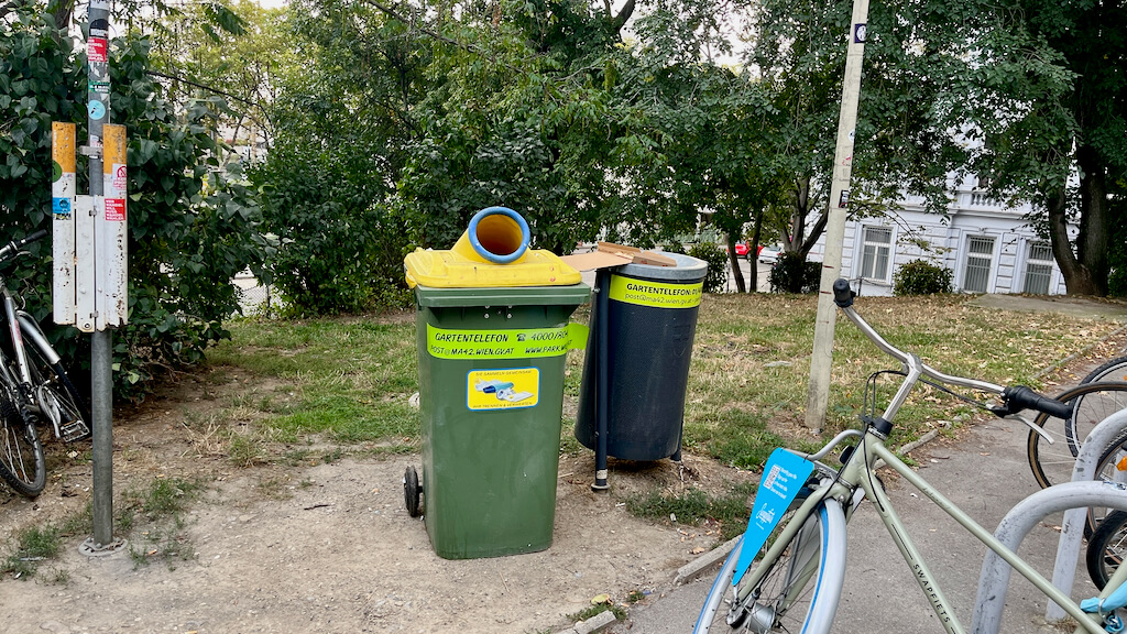 Mistkübel Anton-Baumann-Park