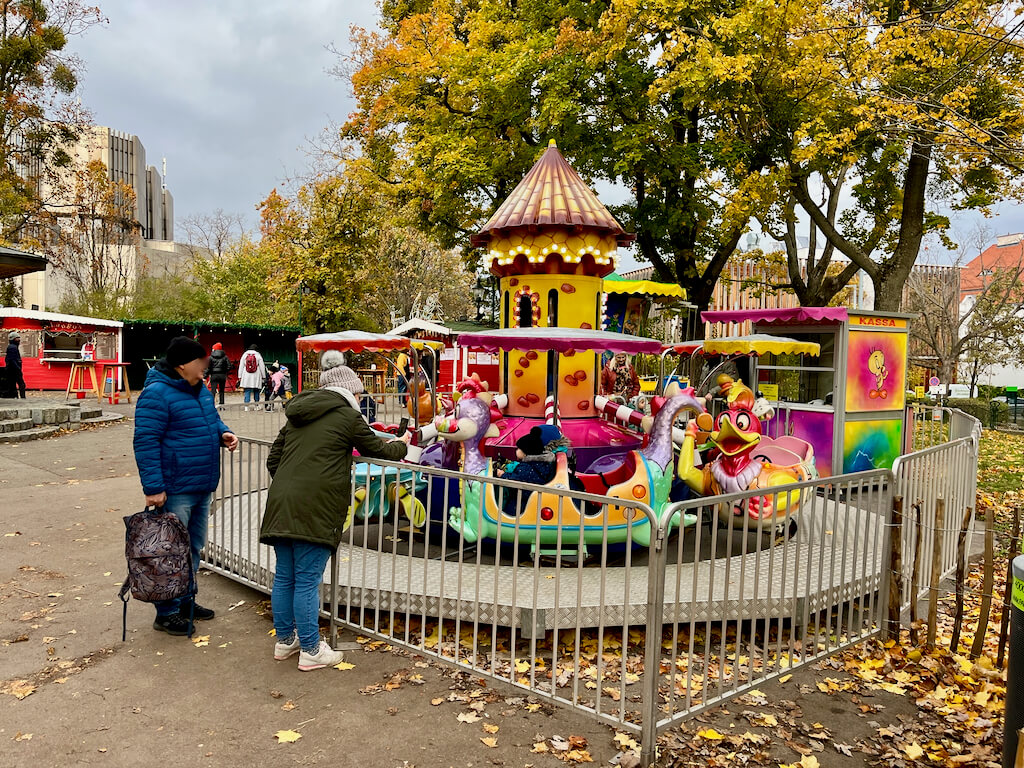 Weihnachtsmarkt Türkenschanzpark Karussel