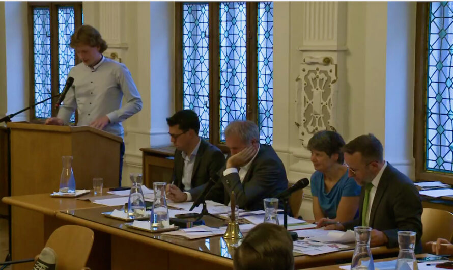 Acht Parteien kandidieren für Bezirksparlament